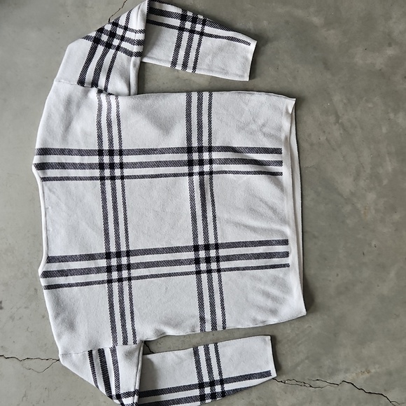 Staccato Black and White Plaid Knit Sweater - Picture 4 of 6